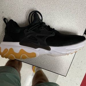 Nike men’s react presto sneaker.